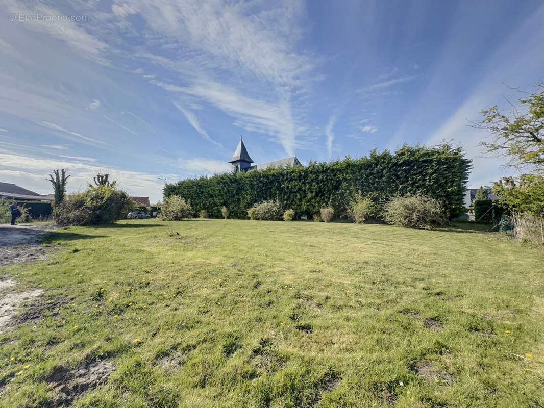 Terrain à SAINT-QUENTIN-EN-TOURMONT