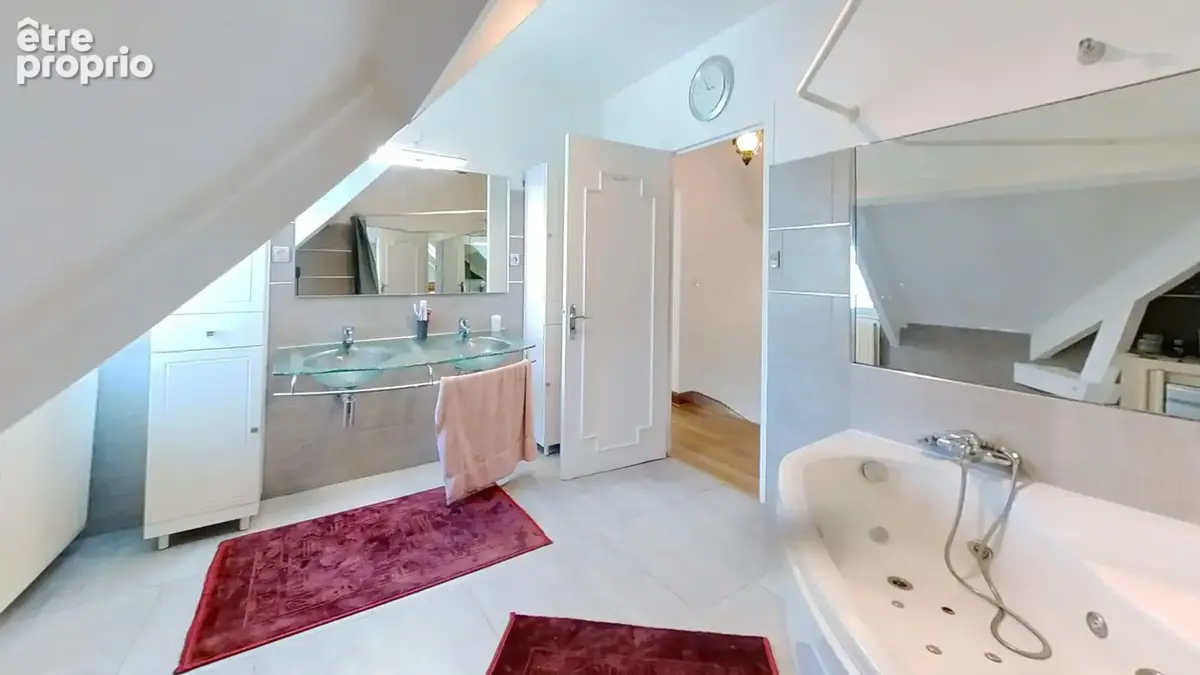Belle maison familiale avec véranda chauffée, jardin et sous-sol exceptionnel ! - photo 9