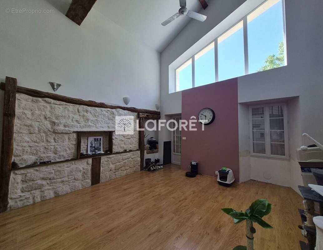 Maison d'habitation avec 2 gîtes au calme et garage. - photo 3