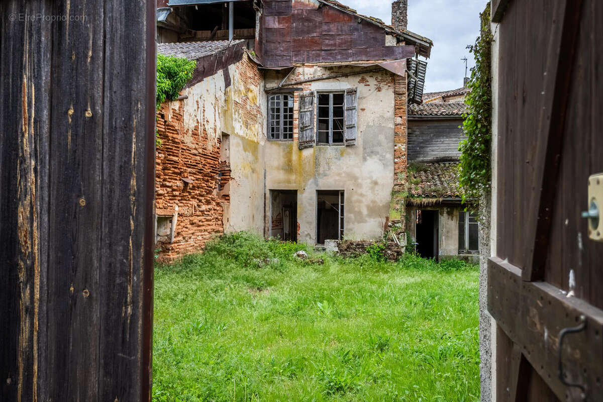 Maison de village à rénover avec jardin et garage - photo 10