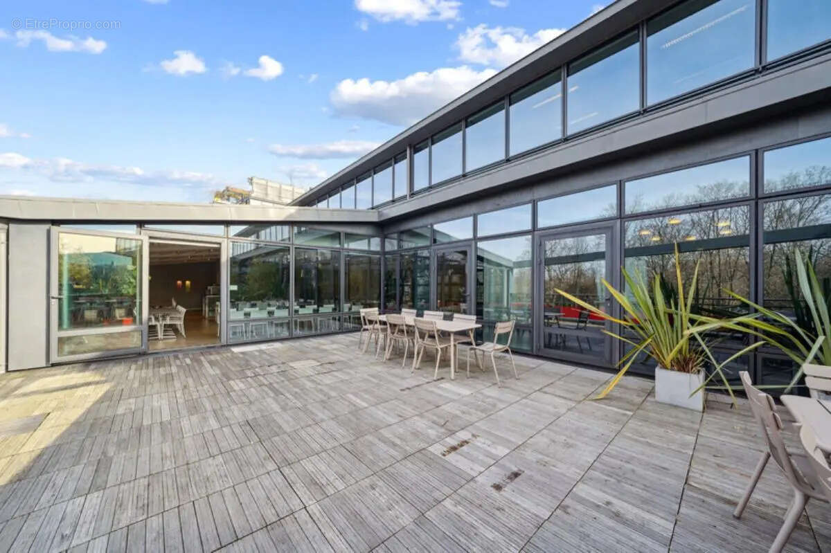 Commerce à ISSY-LES-MOULINEAUX