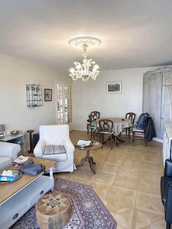 Appartement à CHARENTON-LE-PONT