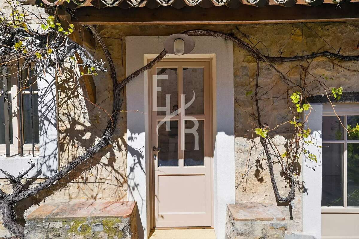Appartement à MOUGINS