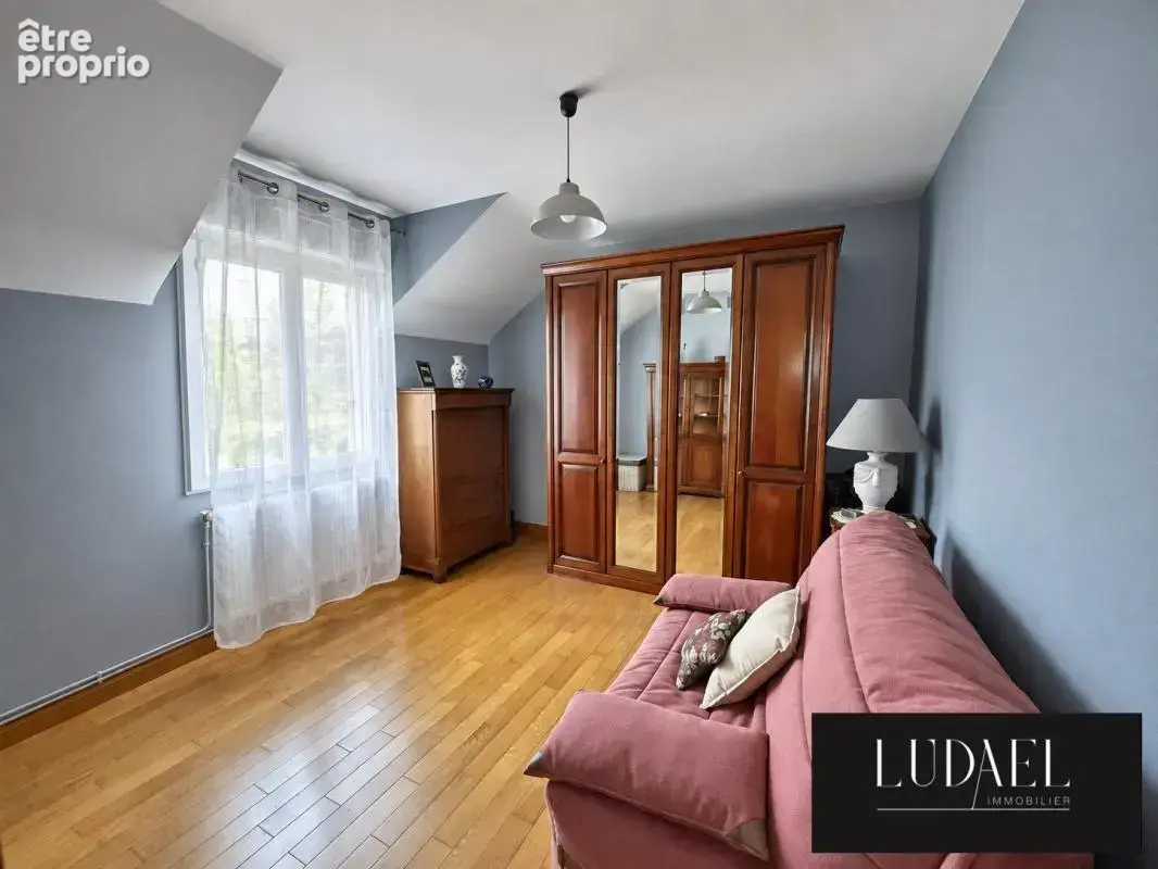 Maison familiale de 136 m² avec jardin paysager et double garag - photo 13