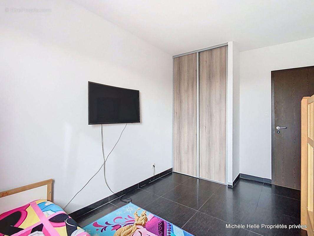 Appartement 138m2, grande pièce à vivre, 3 chambres, 1 bureau,1 place  voiture à l'extérieur, 1 garage fermé - photo 8