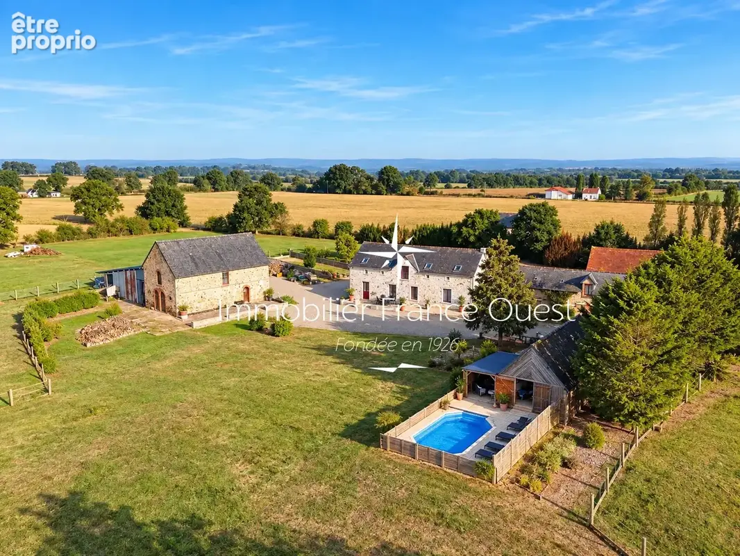 Photo Maison à Sainte-Suzanne au prix de 455 000€