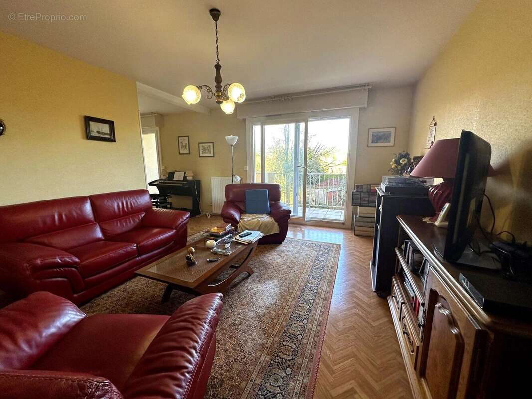 SALON - Appartement à MERIGNAC