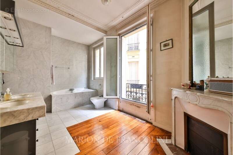 Appartement à PARIS-17E