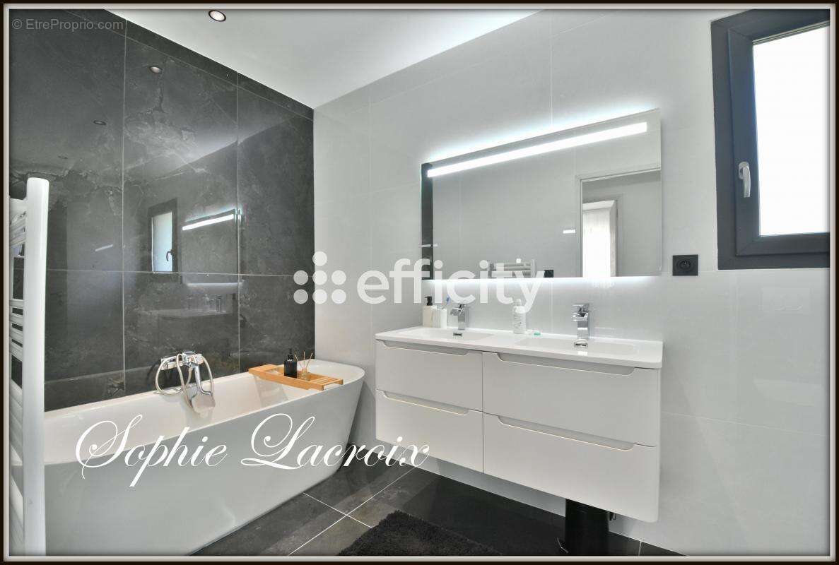 Maison à LE PEAGE-DE-ROUSSILLON