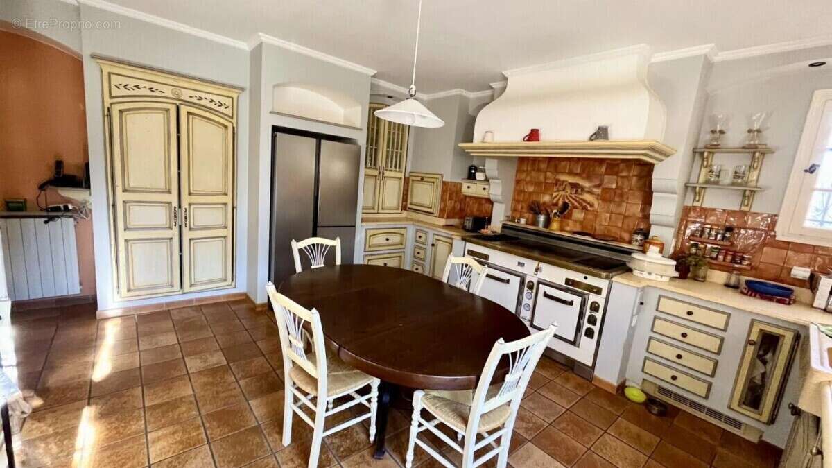 Maison à L'ISLE-SUR-LA-SORGUE