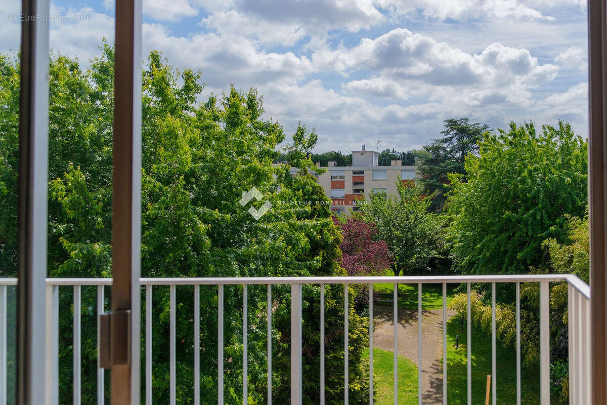 Appartement à LES PAVILLONS-SOUS-BOIS