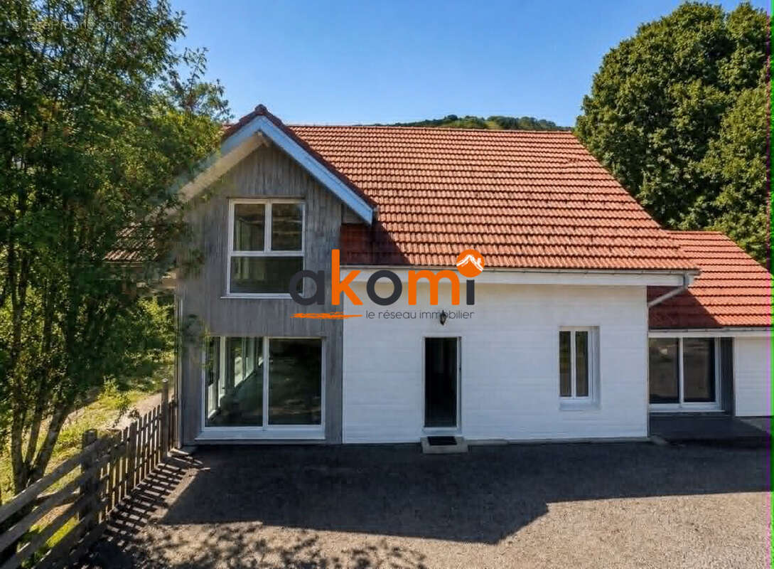 Maison 187 m² à Le Menil  - photo 3