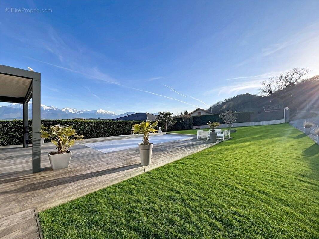 JARDIN PISCINE SUD EST - Maison à CLAIX