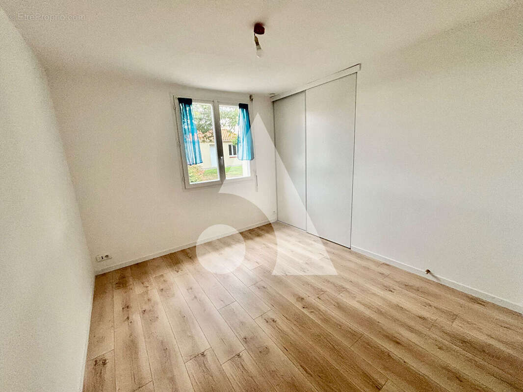 Maison à LA VARENNE