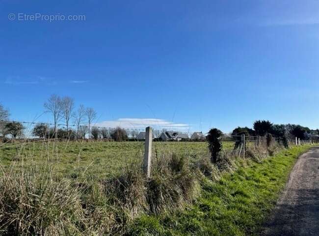 Terrain à CARPIQUET