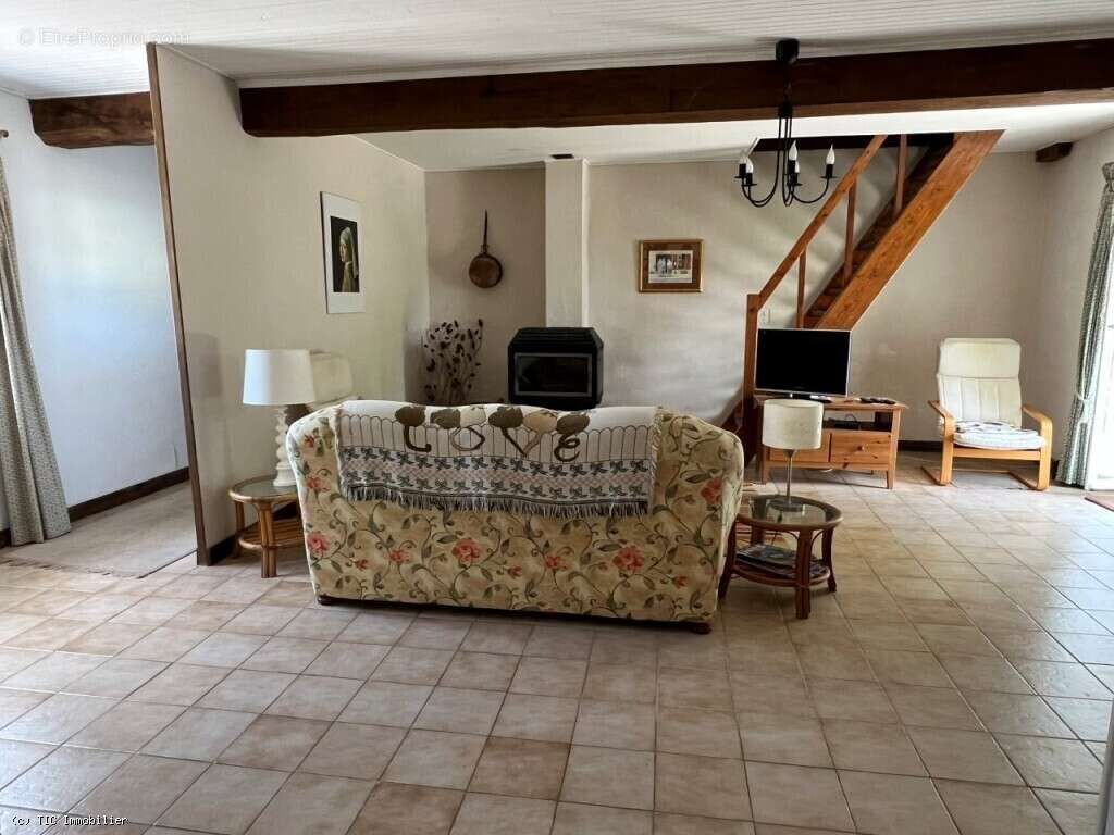 Charmante Maison en Pierre dans un Village Tranquille – Idéale comme Résidence Secondaire - photo 6