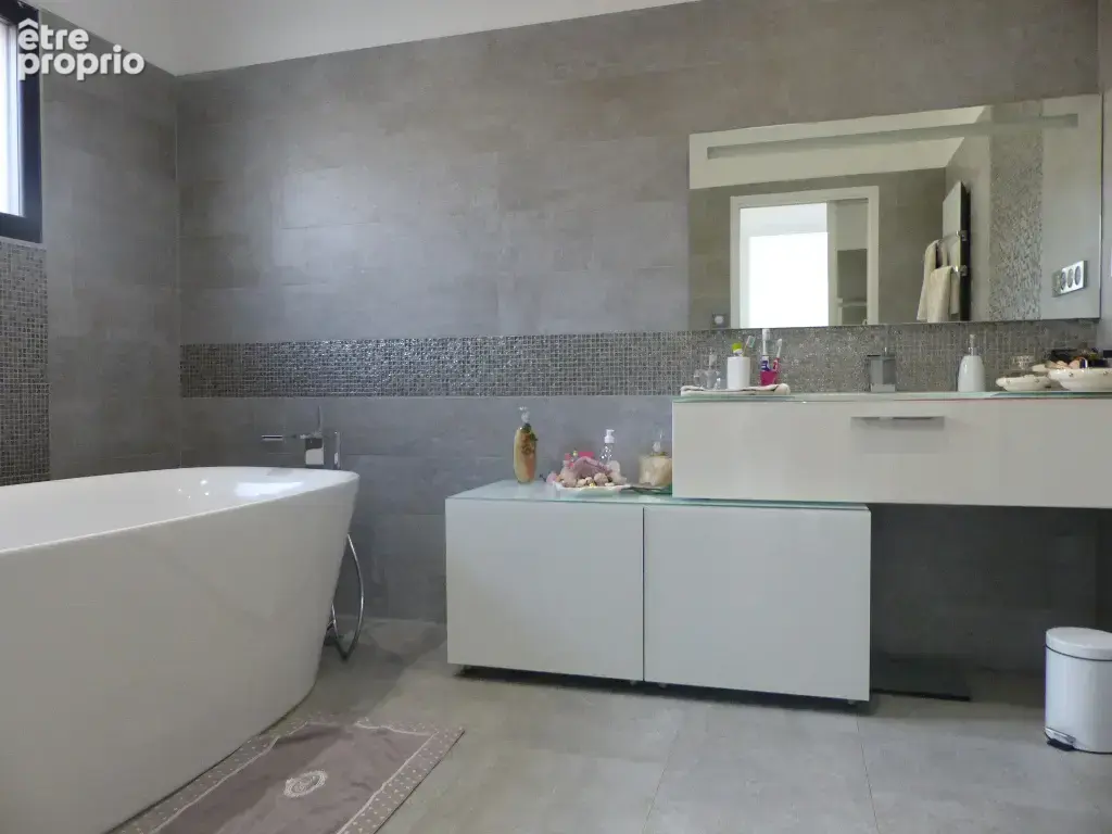 Villa Afa  contemporaine 6 pièce(s) 232 m2 F4+F2 avec piscine - photo 3