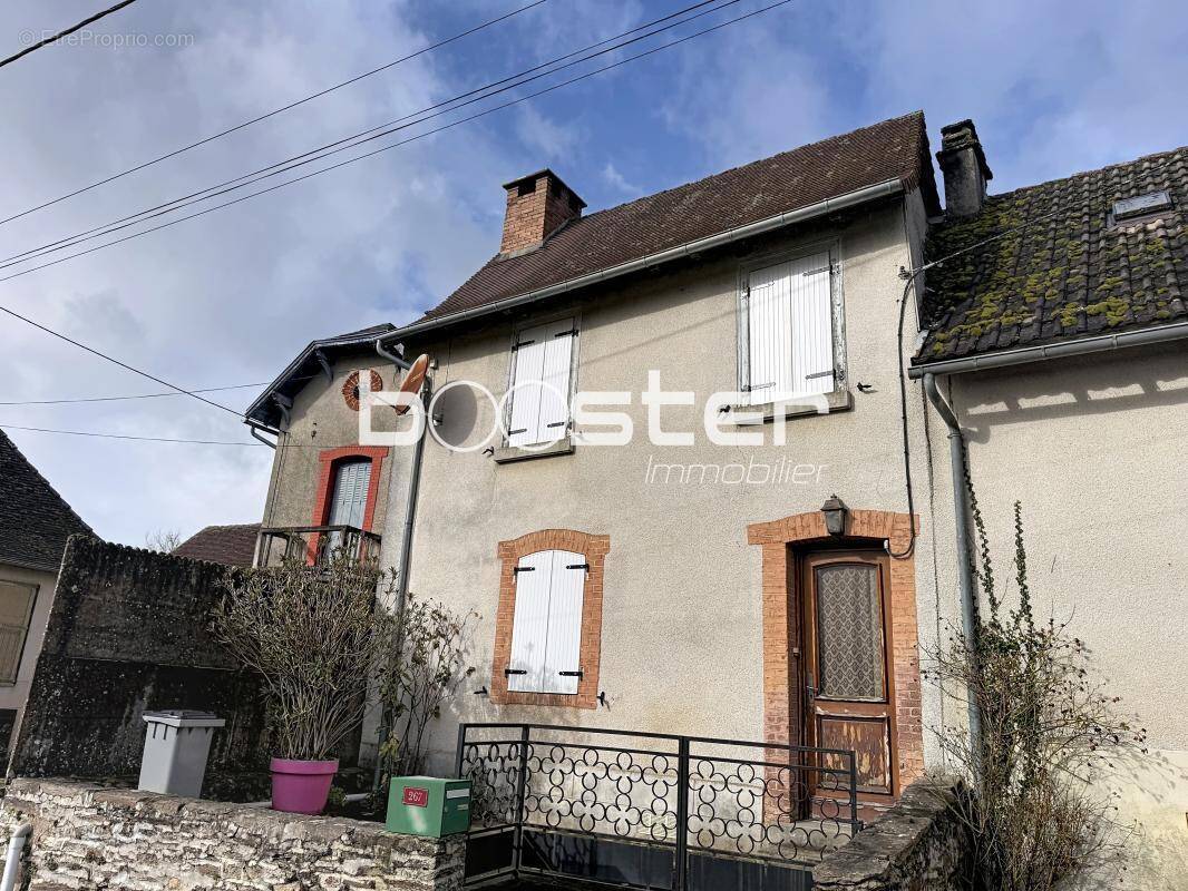 Maison à COUSSAC-BONNEVAL