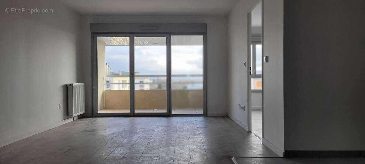 Appartement 4 pièces dernier étage quartier Barrière de Paris - photo 2