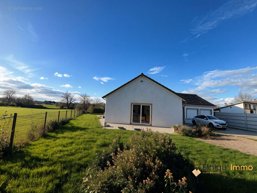 Maison à GIFFAUMONT-CHAMPAUBERT