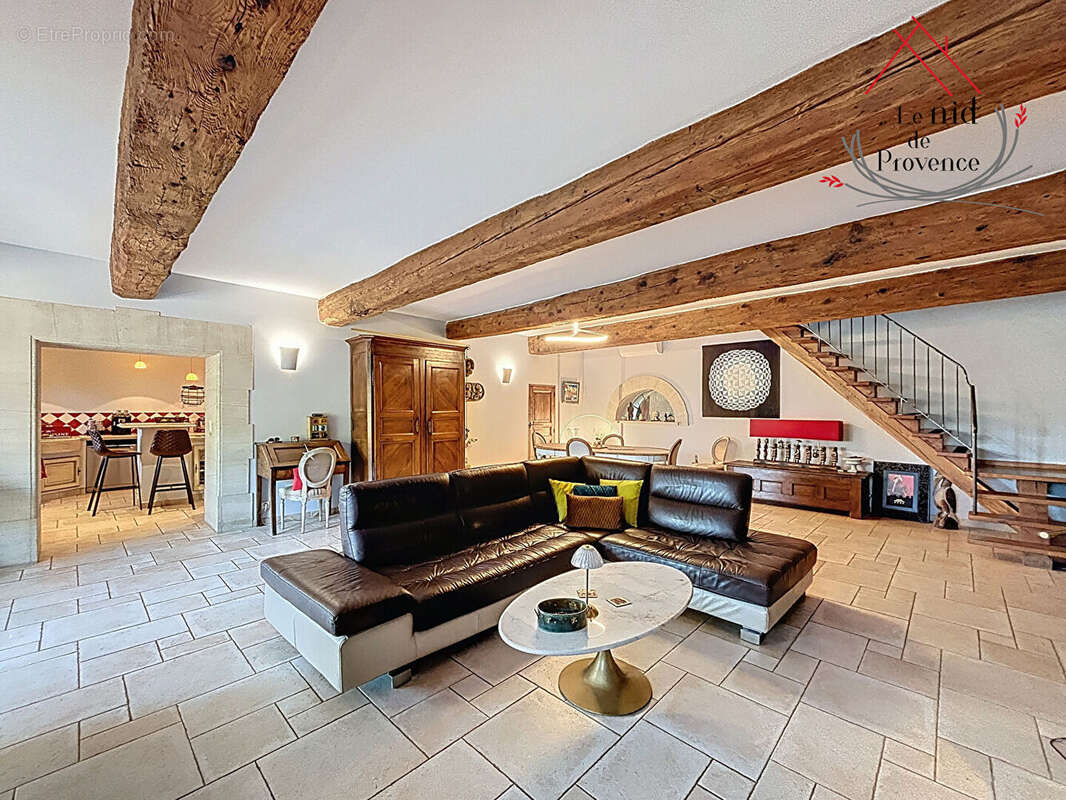 Mas de 250 M2 avec piscine - photo 5