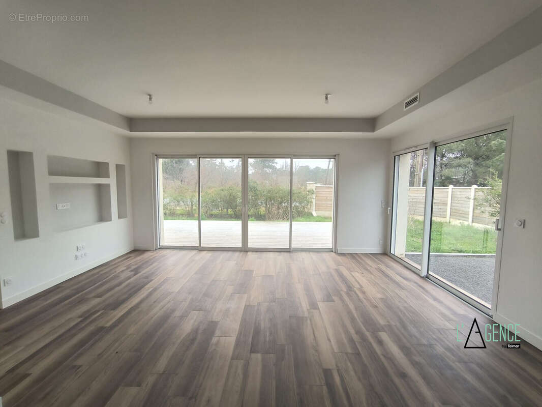 Maison à VENDAYS-MONTALIVET
