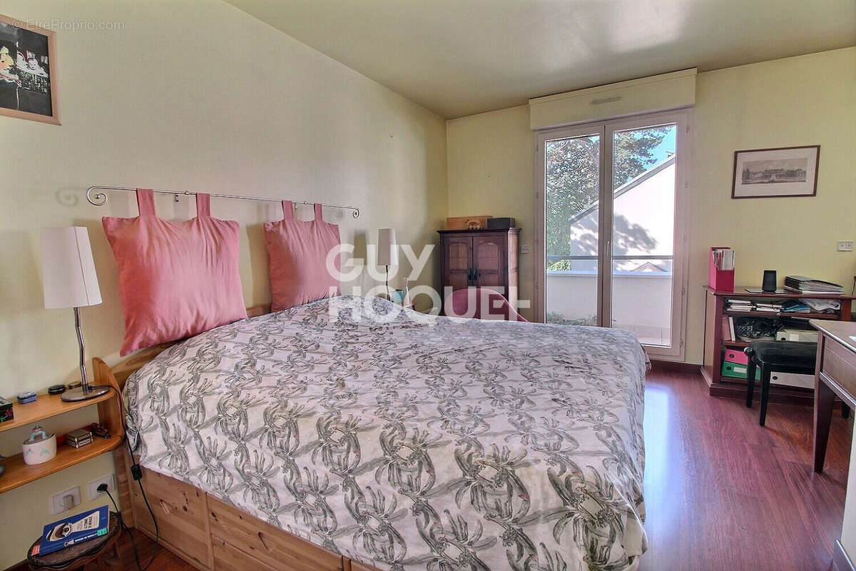 Chaville rive droite, un appartement 5  pièces  de 127 m² - photo 2