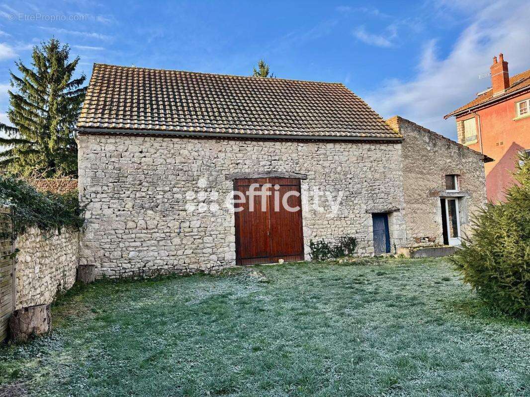 Maison à EBREUIL