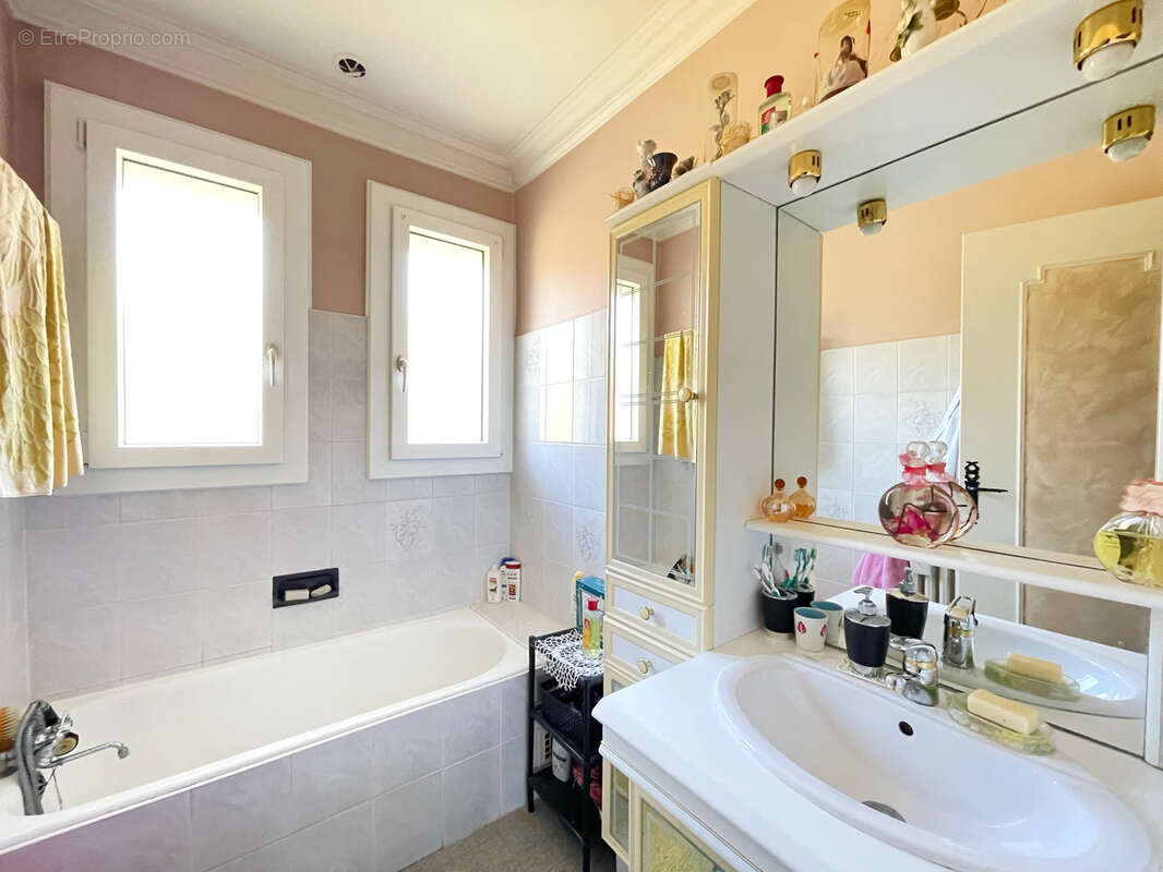 Maison à PIERRE-BENITE