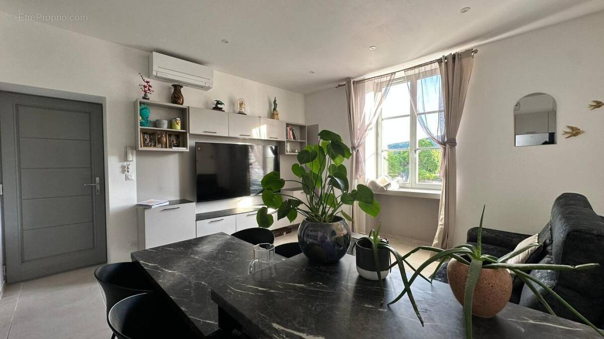 Appartement à NEUVILLE-SUR-SAONE