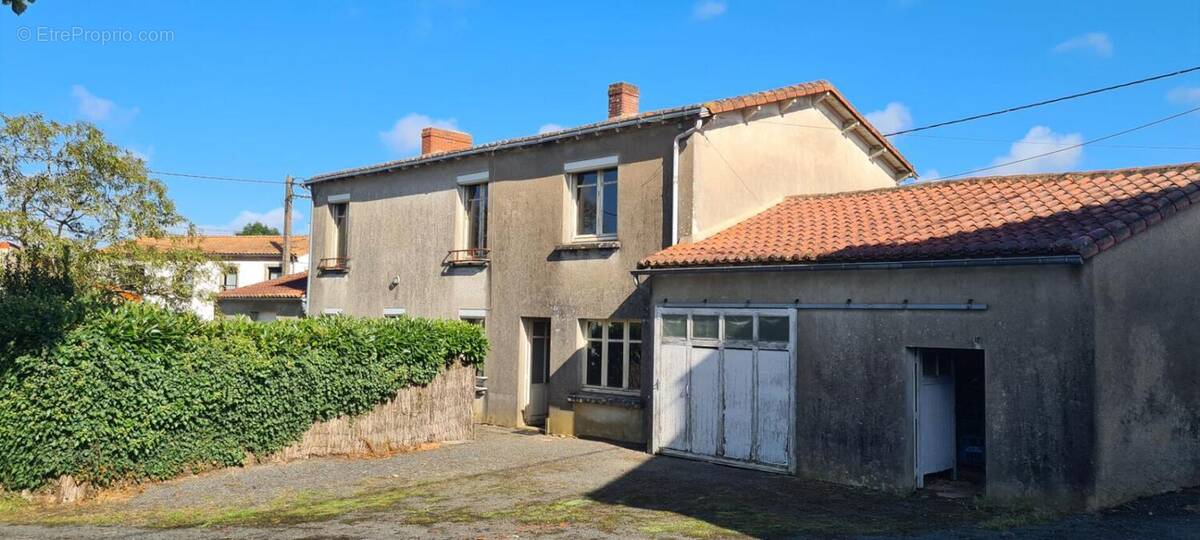 Maison à MOUZILLON