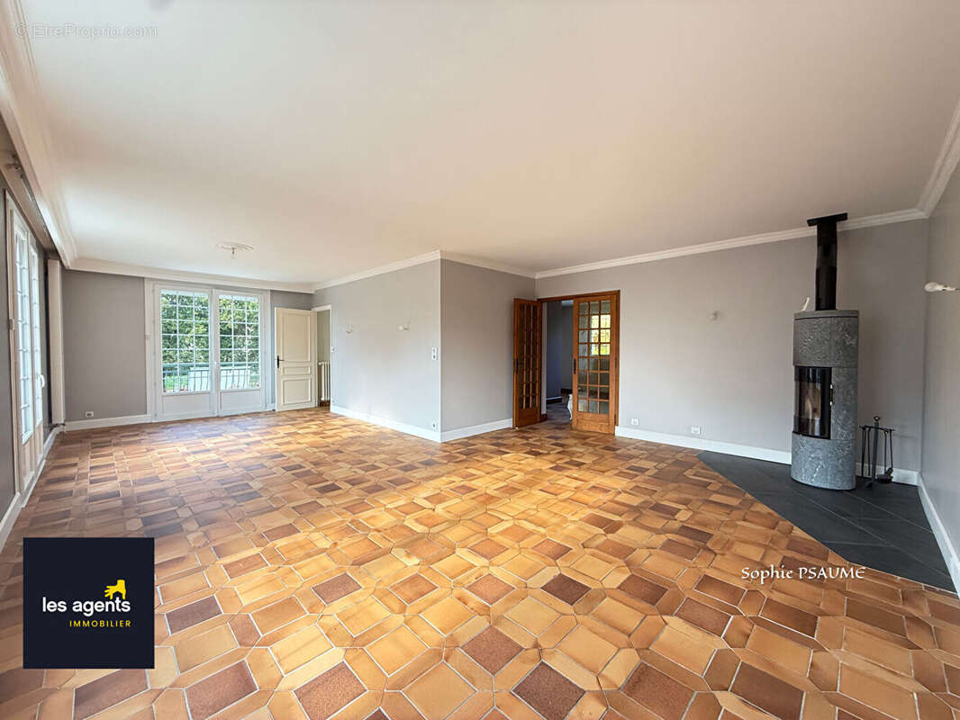 Maison à NEUFCHATEAU