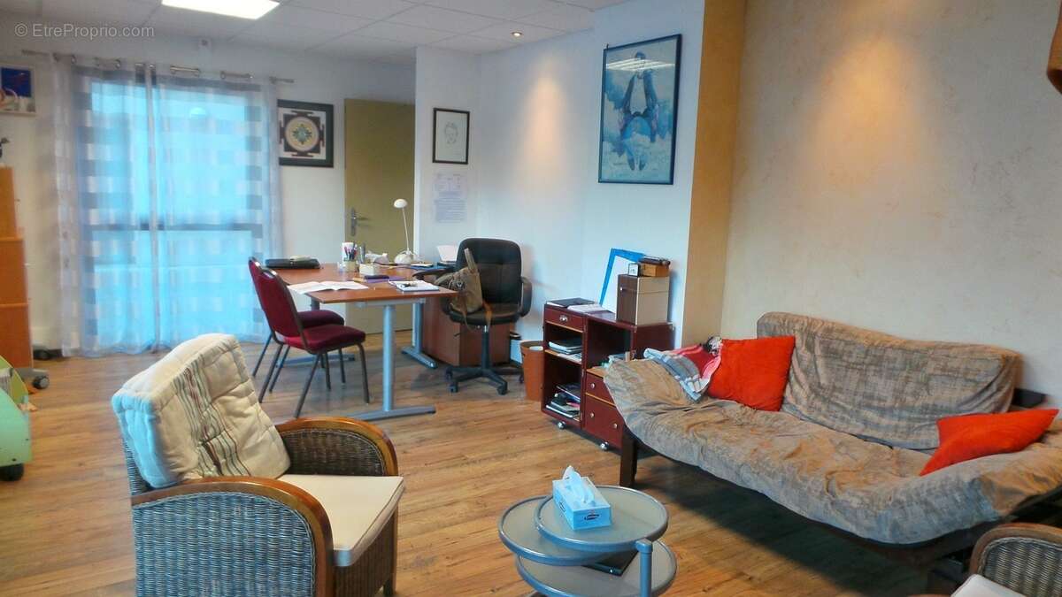 Bureau - Commerce à GRESY-SUR-AIX