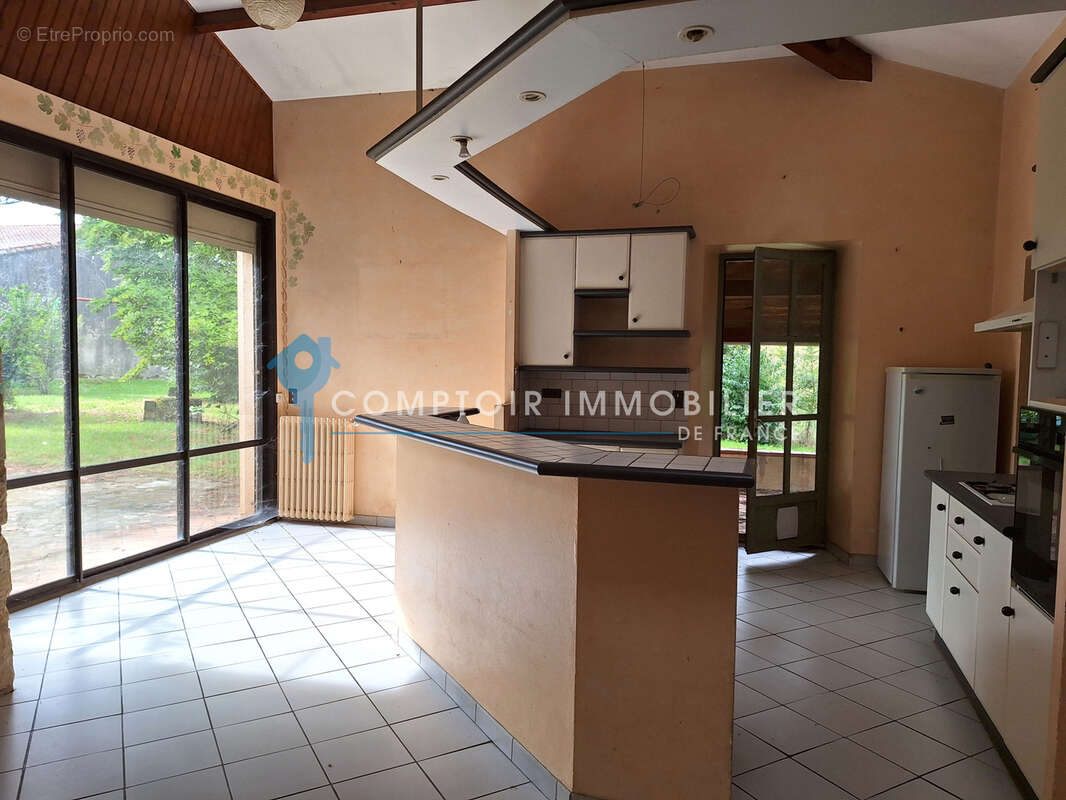 A vendre Dpt 81 Maison à restaurer 6 ch. avec extension, terrain et dépendances - photo 7