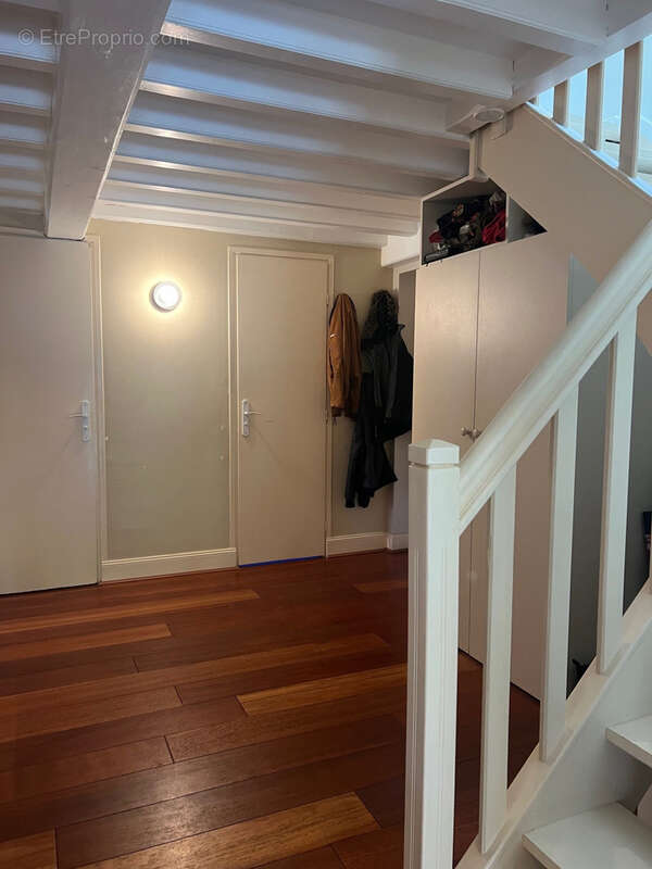 Appartement à COLLONGES-AU-MONT-D'OR