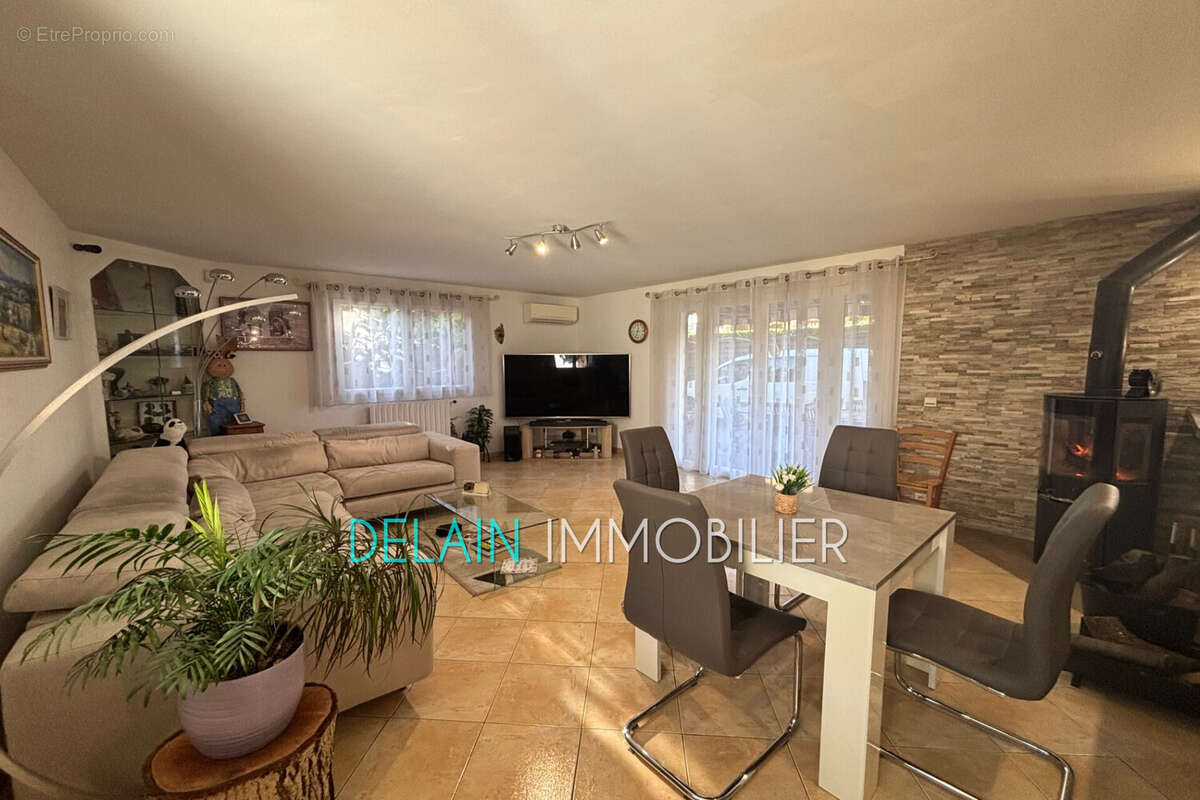 Maison à SAINT-LAURENT-DU-VAR