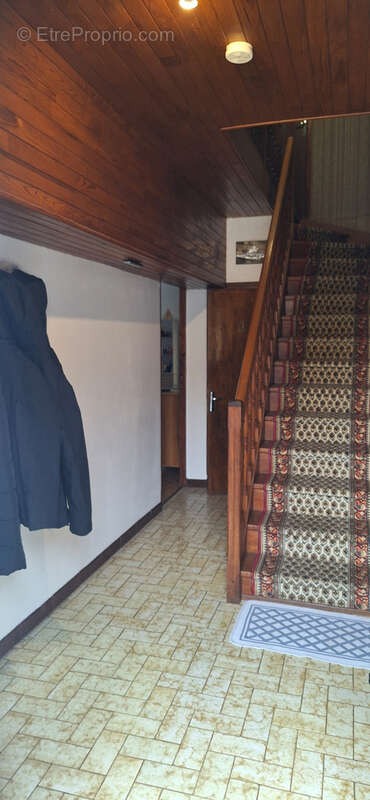 Maison laroche 2/3 chambres 95m2 environ,dependance 64m2,garage/grange 50m2,garage 39m2,et cave.terrain 544m2. - photo 3
