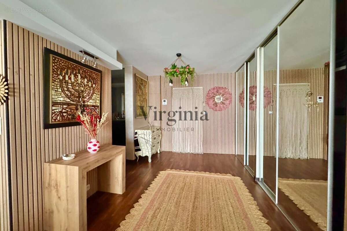 Appartement à CHARENTON-LE-PONT