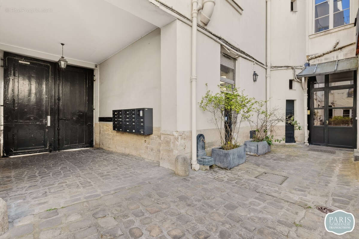 Appartement à PARIS-7E