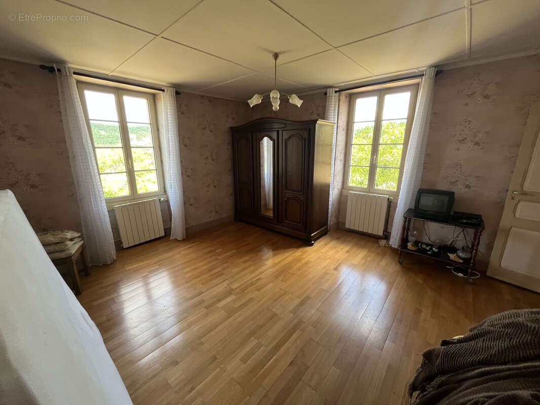 Propriété   Corps de ferme avec dépendances sur 6 180 m2 de terrain - photo 9