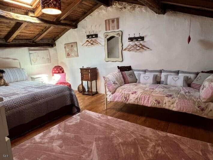 Maison à NANTEUIL-EN-VALLEE