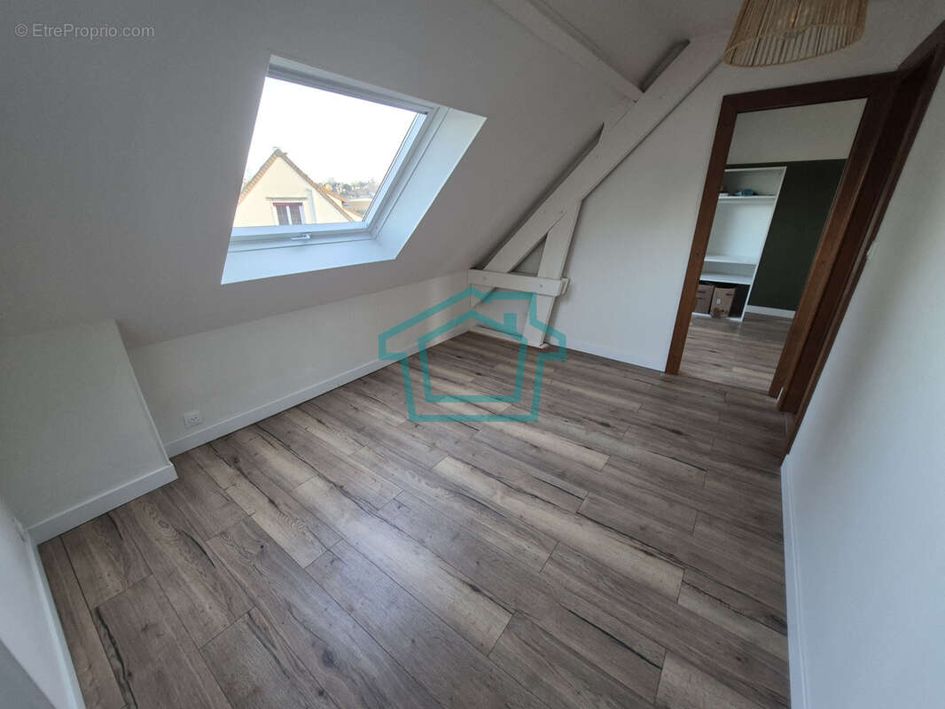 Maison à MAURECOURT