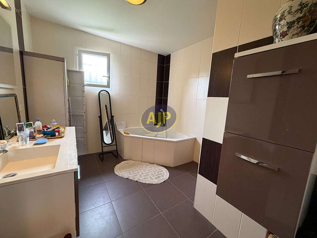 Maison à VENDAYS-MONTALIVET