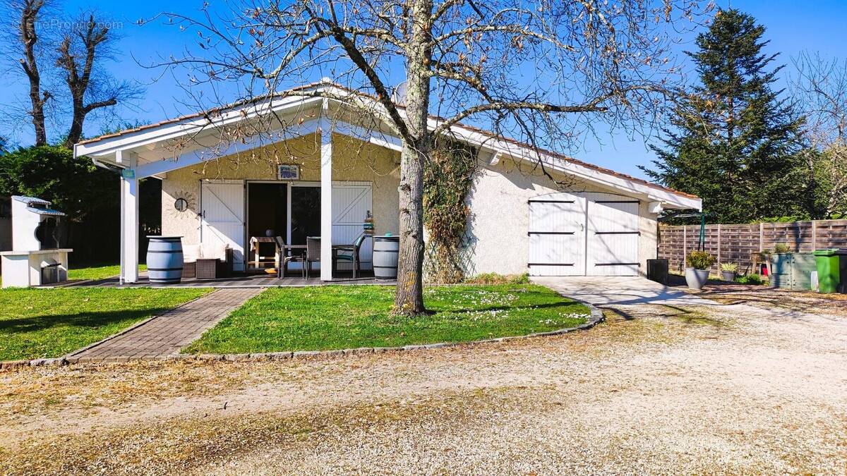 Maison à PAREMPUYRE