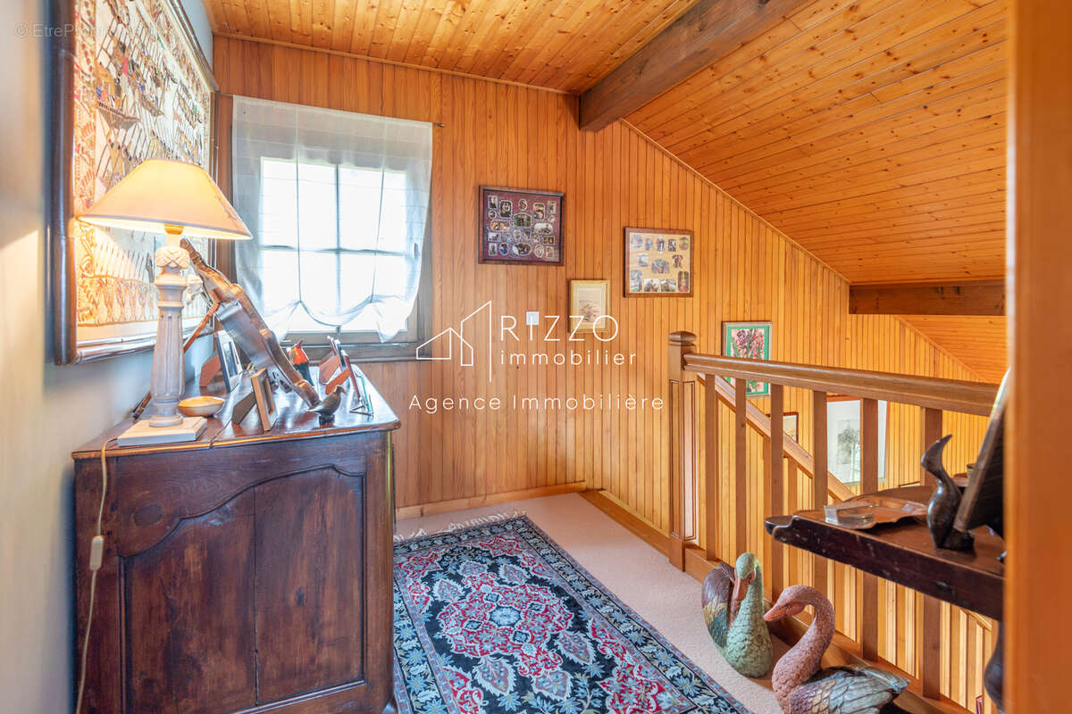 Chalet avec vue exceptionnelle Lac Léman & Mont Blanc   2 logements   227 m2 - photo 13
