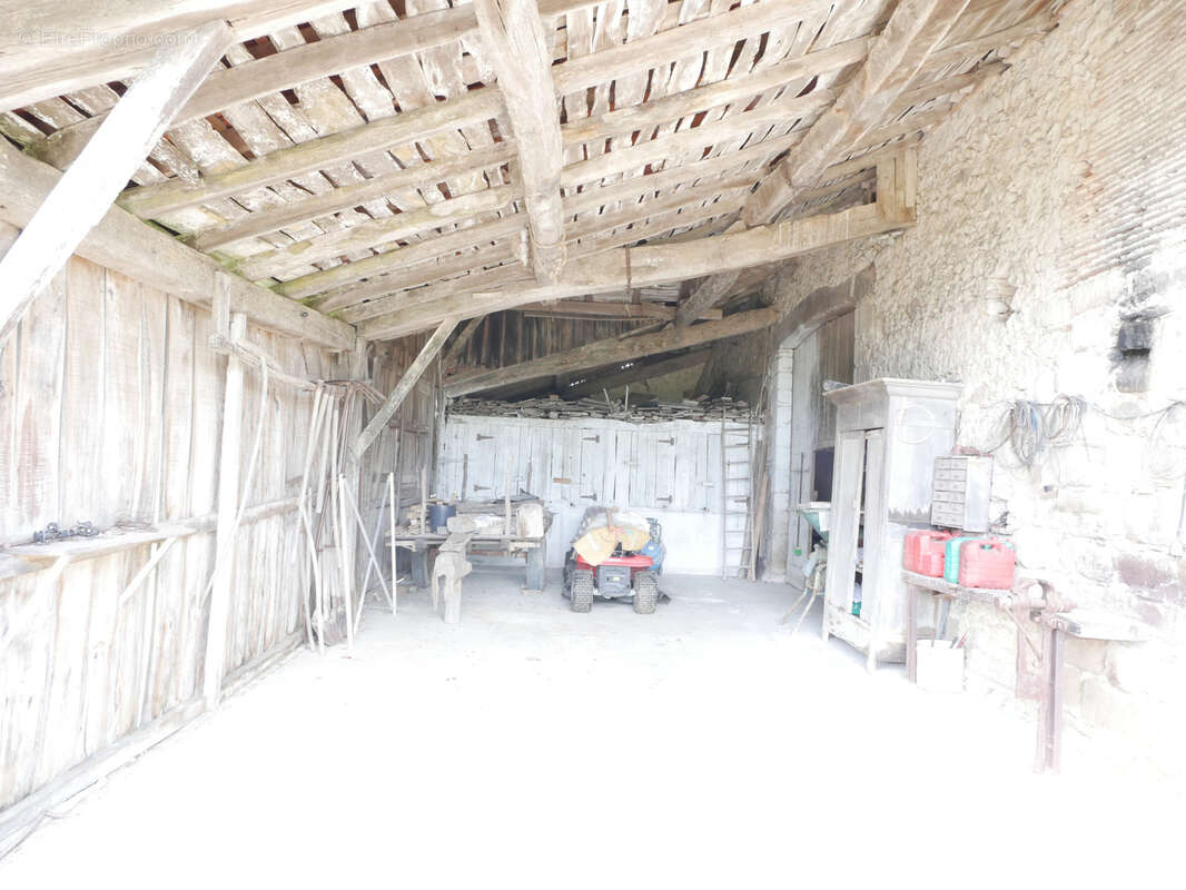Ferme en pierre à rénover   dépendances, 1,5 ha de terrain et vue panoramique   idéal gîtes ou chambres d’hôte - photo 10