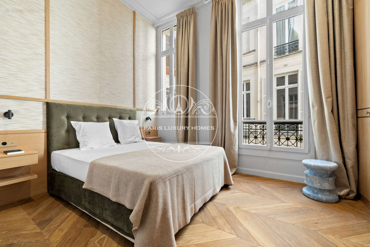 Appartement à PARIS-8E