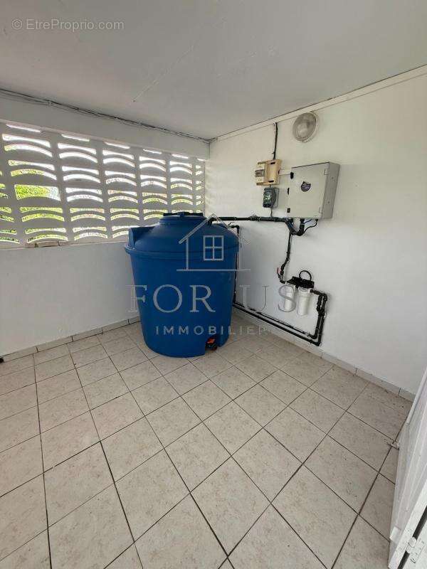 À vendre – exclusivité – maison t5 à sainte-anne (97180) - photo 3