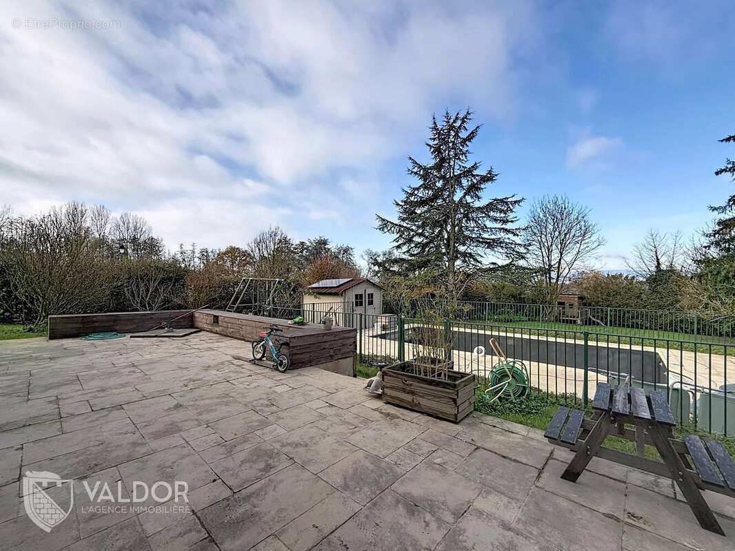 Maison à MOGNENEINS