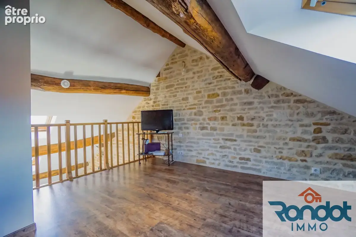 Maison 8 pièces / 3 chambres / 300 m2 / 946 m2 terrain - photo 8